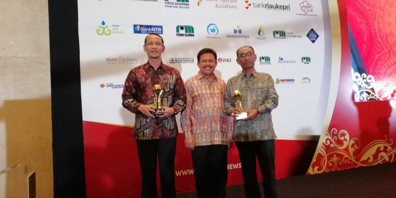 Foto Bersama PLT Walikota dan PJS Kab. Lombok Barat Seusai Menerima penghargaan Top Pembina BUMD 2018